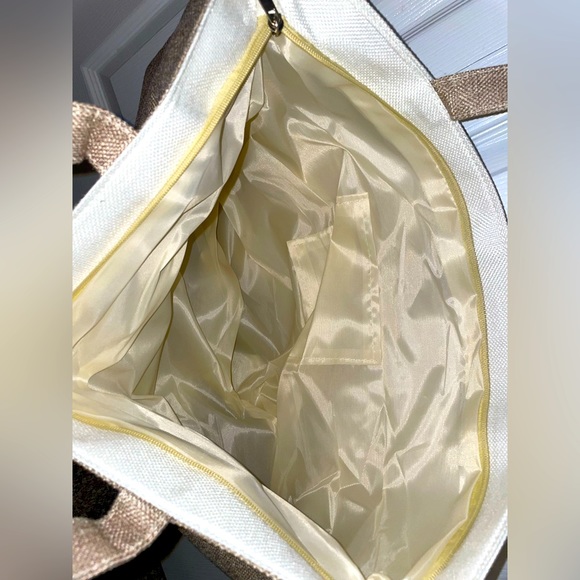 NWT large beach bag two toned with gold sea turtle on front & one zipper closure - Picture 4 of 9